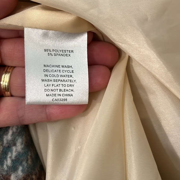 Coco Y Club medium lined plaid blazer.  Very soft, washable & non wrinkle - Picture 5 of 6